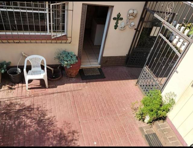 4 BEDROOM HOUSE FOR SALE IN ELDORAIGNE